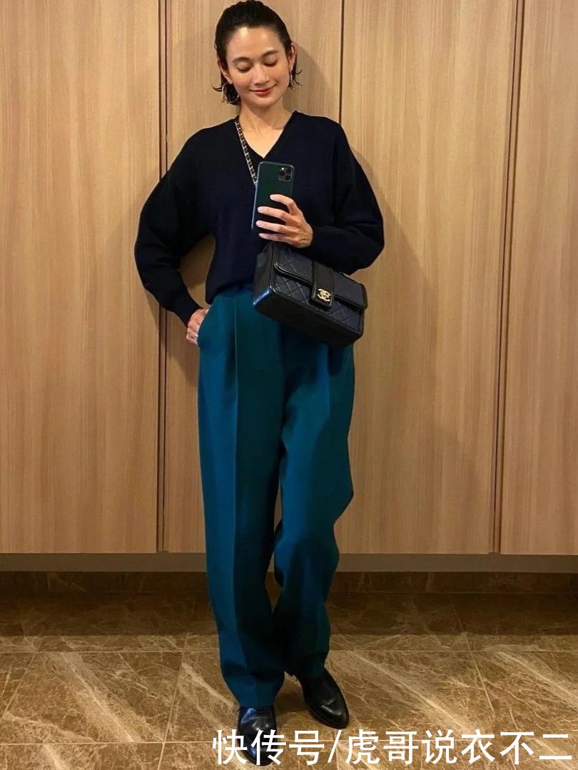 能将基础色穿得这么高级，我只服她，这才是成熟女人的穿衣典范