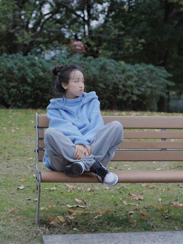 卫衣 卫衣下装别配裙子,太土气了,今年流行这6种搭配,时髦又洋气