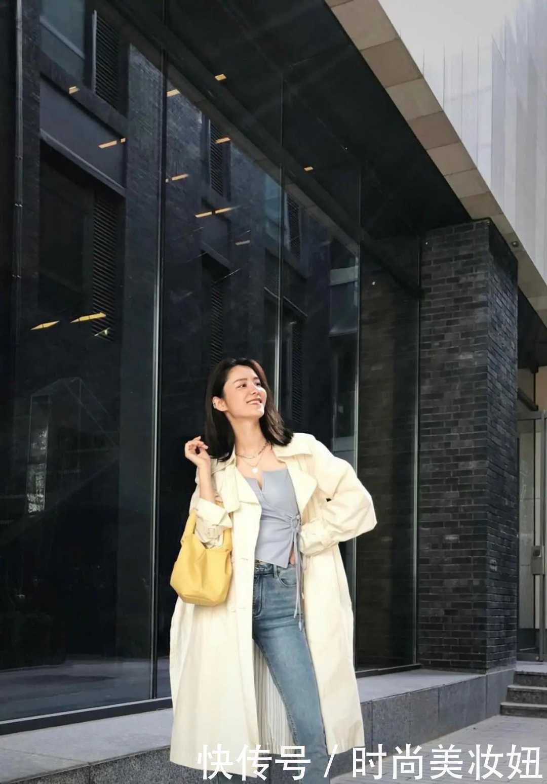 搭配|林峯老婆真懂高级穿搭技巧,风衣配牛仔裤,穿出满满的大牌范