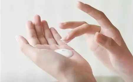 美颜都P不掉的“鸡皮肤”，要怎么救？这篇让你全身“纵享丝滑”