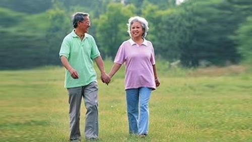 睡眠质量|早上跑步与晚上散步,哪种对我们身体更好?量力而行或是关键