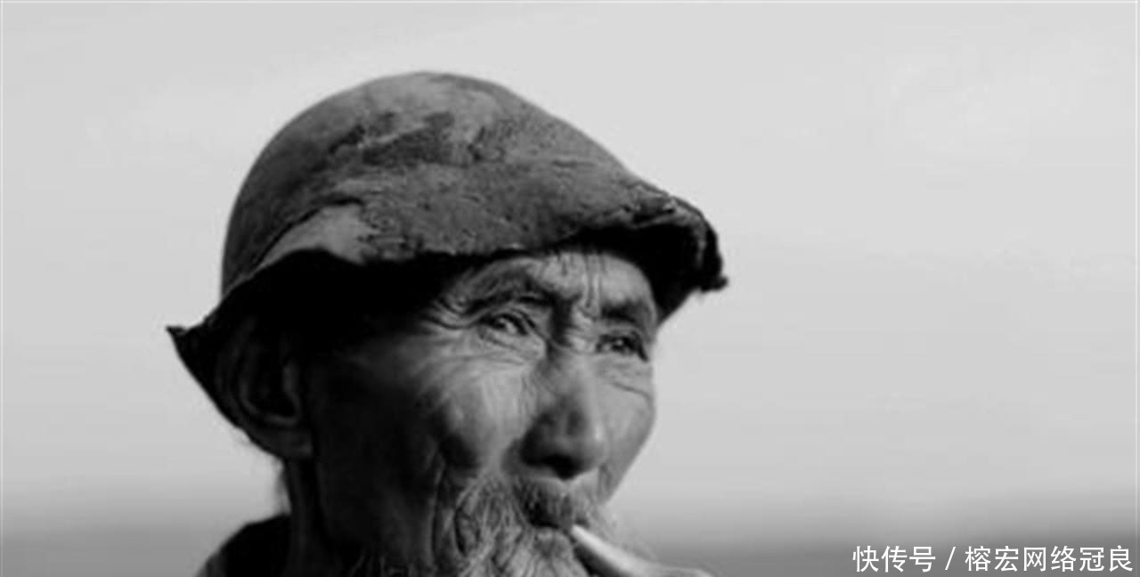 久攻不下|日军躲进碉堡,苏联士兵久攻不下,一中国老农经过:我有办法