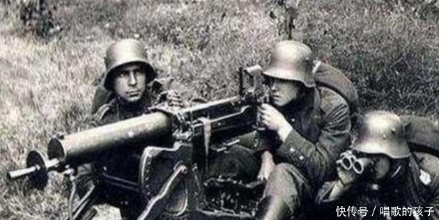 马克沁|李鸿章首次见马克沁机枪就动心了，但他问的一句话，却让人莫名心酸