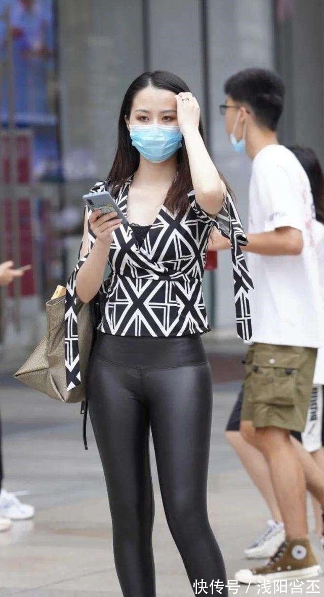 腿部 精心穿搭的打底裤展现修长腿部的既视感,显得性感动人,温文尔雅!