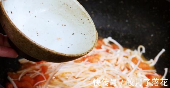 简单一炒十分钟就出锅，酸甜可口，不用担心剩米饭吃不完了！