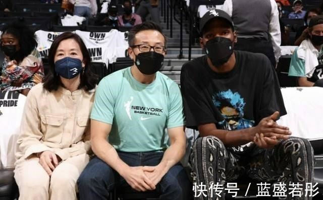 老板娘|篮网老板蔡崇信妻子罕见露面！60岁颜值气质依旧，NBA最美老板娘！
