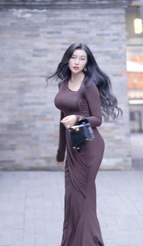 穿搭 微胖美女的长裙穿搭,看着就性感,好身材太赞了!