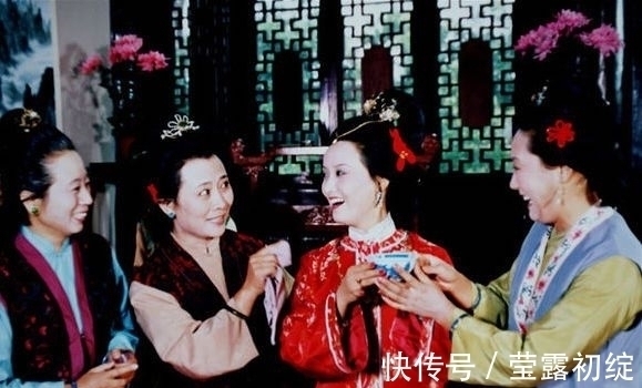 平儿&薛宝钗慷慨解囊,却被贾母连着吐槽三天,平儿背地里也嫌她穷大方