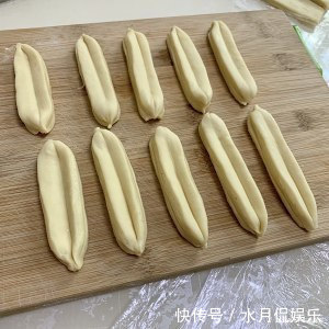 好学|早餐油条别再买了，这种做法简单又好学，炸出来的油条蓬松酥脆