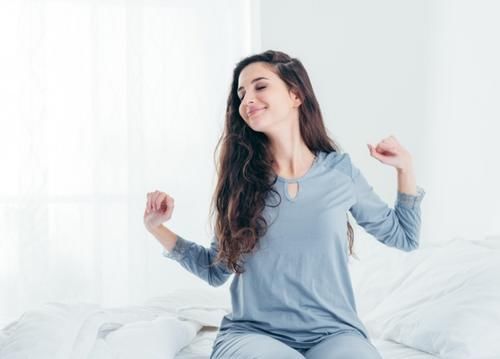 更年期|女性过了45岁后，经常感觉又累又困，使不上劲是怎么回事？