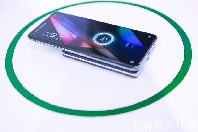 无线充电|OPPO MagVOOC磁吸闪充、车机互联亮相重庆智博会