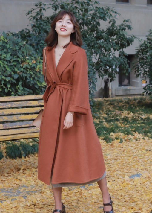 小蛮腰 穿大衣不要只会敞开穿了,搭配腰带保暖显瘦又高级,谁穿都好看