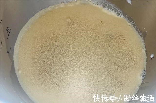 简单而朴素的做法,味道却不普通,最适合新手的烘焙入门面包