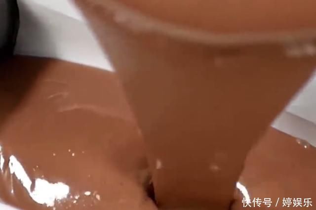 分享一款形似果冻的冰蛋糕,软糯香甜,丝滑爽口,真是太美味了