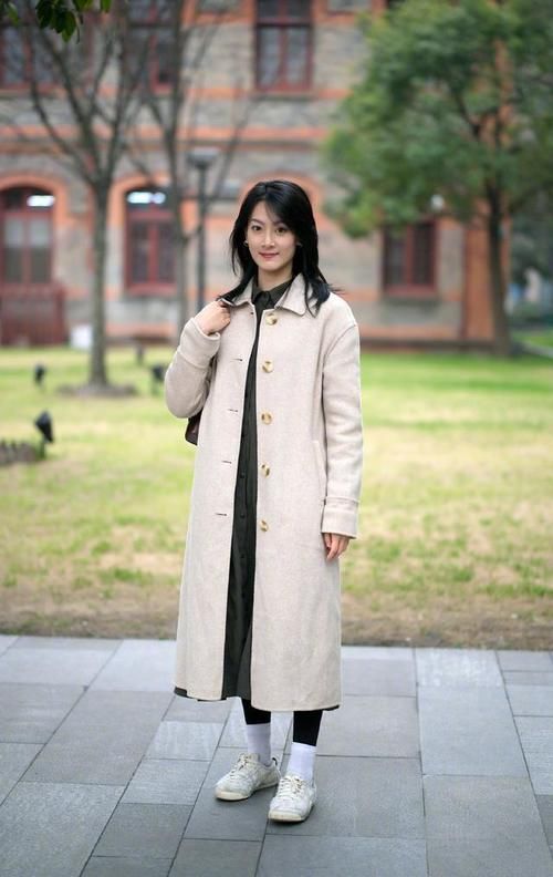 小个子穿大衣“显矮”？下面这几种穿法显高又洋气，一学就会