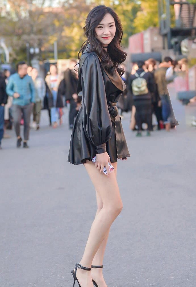 身材|街拍成熟优雅的美女,超短裙大长腿性感诱人