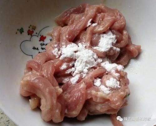油盐不进的豇豆要怎么炒好吃,配点肉丝、榨菜给它,鲜香又美味