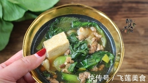 油菜|中午用2两肉炖了1锅菜，汤鲜菜香，无肉不欢的老公也抢着吃
