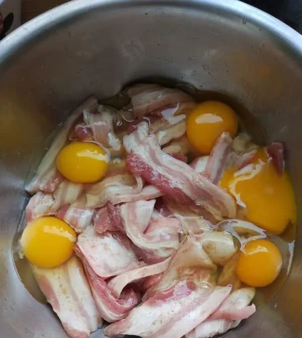 地方|做了二十多年酥肉的父亲,教我怎样做酥肉,才能保证香脆可口