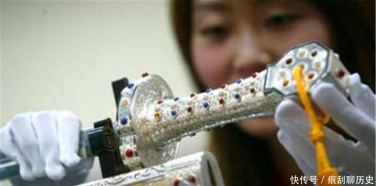 乾隆神锋宝剑|乾隆最爱的一把御用宝剑,全身镶嵌102颗珍宝,铸造难度历史罕见