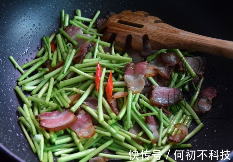 天然“燃脂高手”找到了,清淡解油腻,燃烧脂肪,肚子越吃越瘦