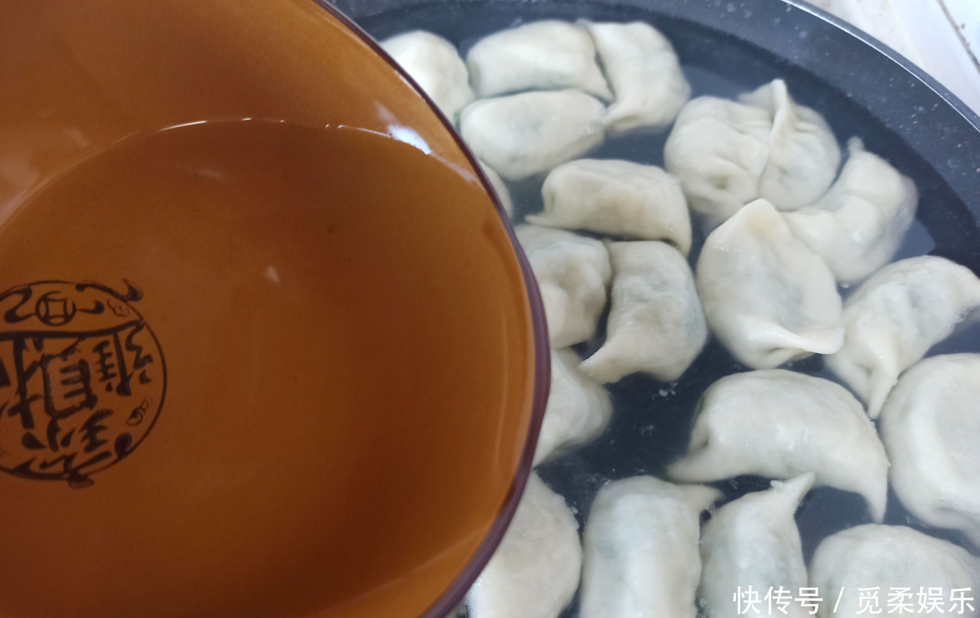 春天的野菜我只认它,做成饺子馅真香,鲜嫩多汁,城里人很少吃过