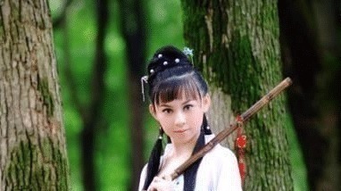 师兄$少女上联“铁锤打铁铲,铁打铁”,二师兄对下联,少女暗喜