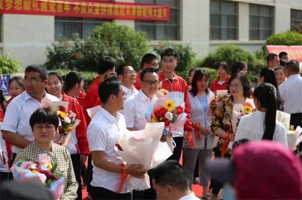 大会|“一朝长城人，一生长城情” 泰安长城中学举行高三学生毕业典礼暨高考壮行大会