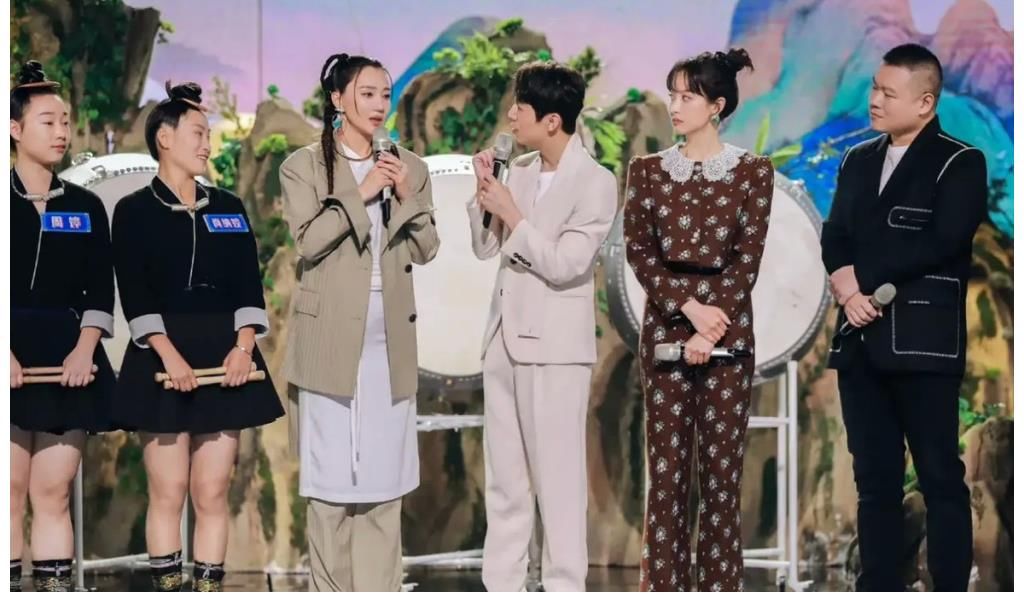 《你好星期六》开播,观众评论两极分化,网友直呼何老师太累