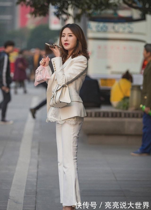 卡其色 优雅洋气的瑜伽裤装扮洒脱不俗,带来姑娘仙女般的神韵,简单得体!