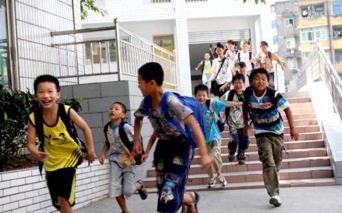 2021多省中小学暑假时间已经公布，学生欢呼雀跃，家长却开始发愁