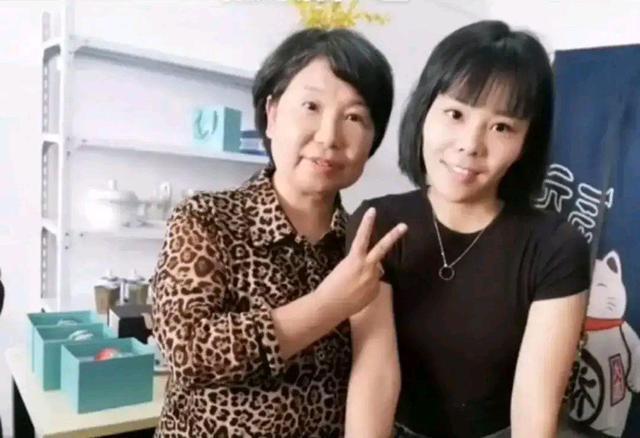 国庆$国庆节许敏和杜新枝展开亲情竞赛,分别秀团聚,其效果截然相反