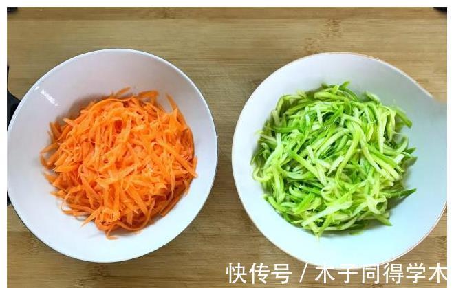 营养均衡|早餐包子别再出去买了，教你懒人做法，不揉面不醒面，10分钟出
