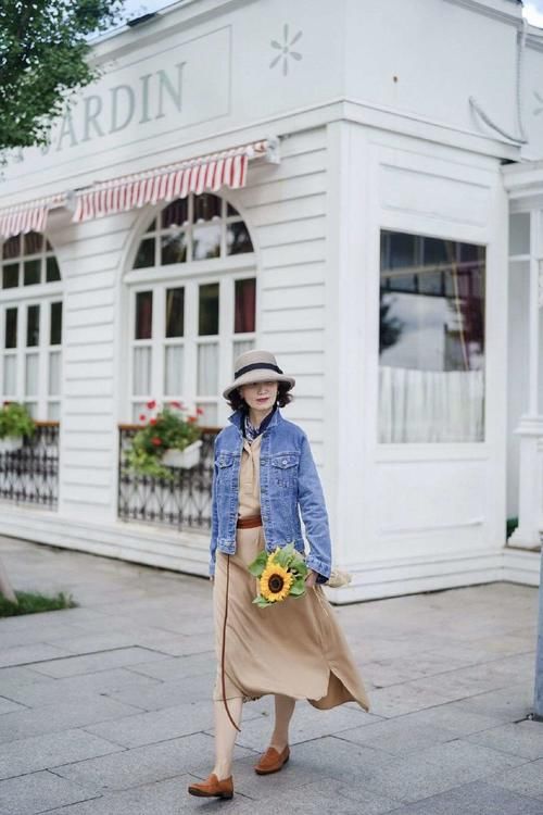 人到中年不想太老气？尽量避免这3种“大妈式穿搭”，显得很廉价