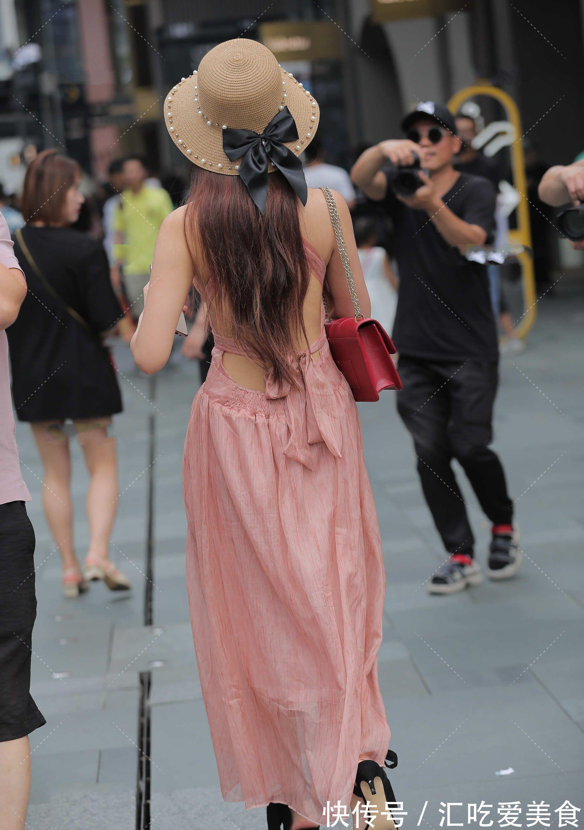 珍珠 粉色连衣裙,搭配珍珠草帽,轻松打造宫廷风,尽显小公主风范