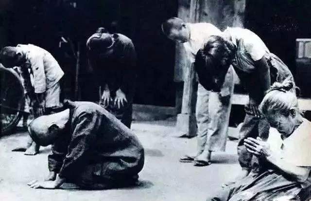 日本曾炮轰老君山,连射13发迫击炮没炸,吓得作揖下跪