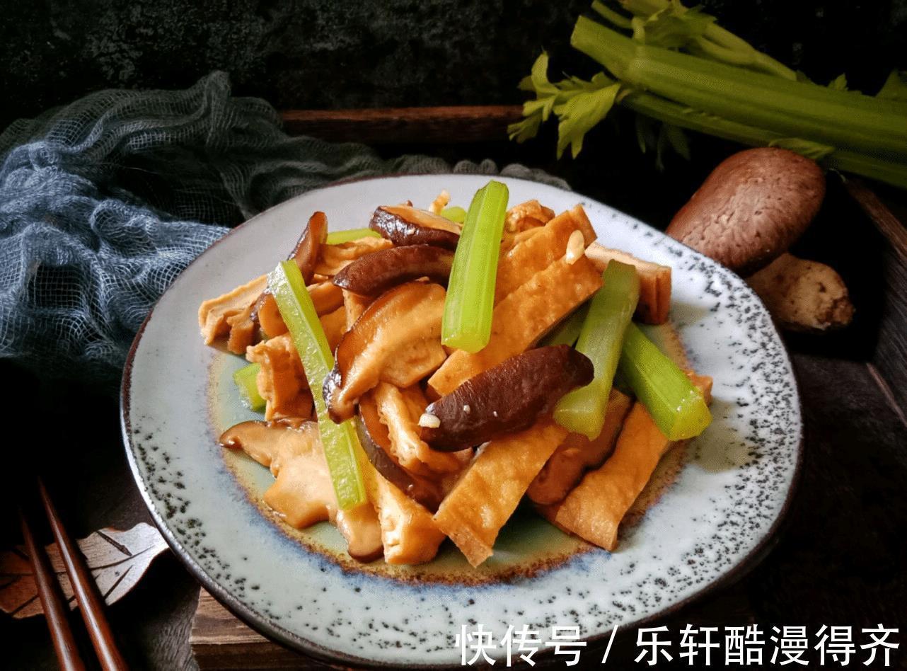 香菇|秋天进补,多给孩子吃这盘菜,营养互补,美味下饭,比吃猪肉更香