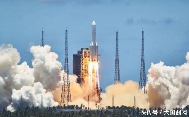 飞行物 巴西拍到“神秘飞行物”，引发社交媒体热议，结果发现和中国有关