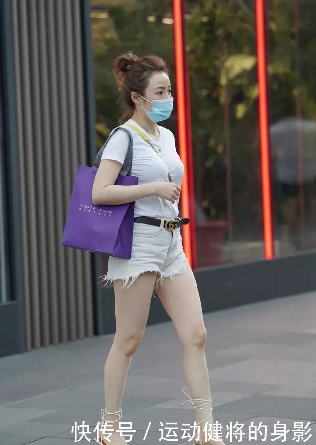 美女|“短裤T恤”大势已去事实并非如此,这样搭配反而更吃香!