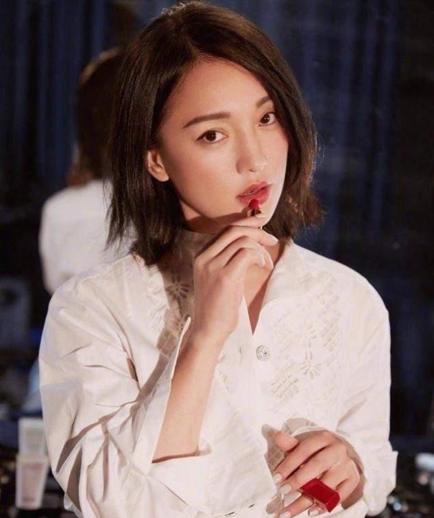 脸型 女人别再披头散发了，太显老！今年流行这5种发型，减龄显脸小