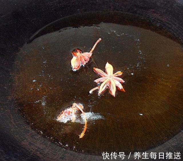 蘑菇肉丁炸酱面,炸酱面没人不爱吃吧