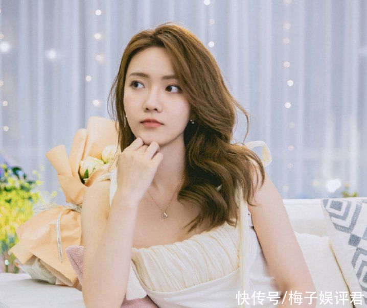 独美|《心动的信号4》收官海报，洪成成独美，马子佳手抱“大败局”