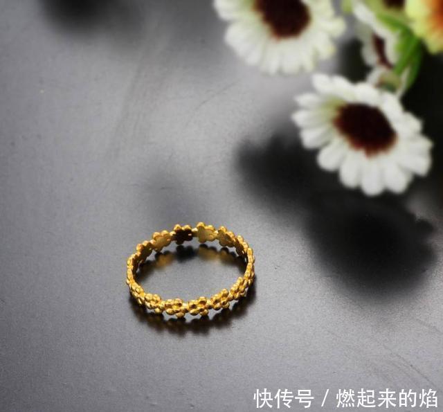 手链|简单洋气又百搭的“金饰”,戴上高级感满满,年轻人佩戴也很时髦