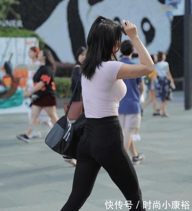百搭 黑色铅笔裤百搭修身,粉色短袖很年轻