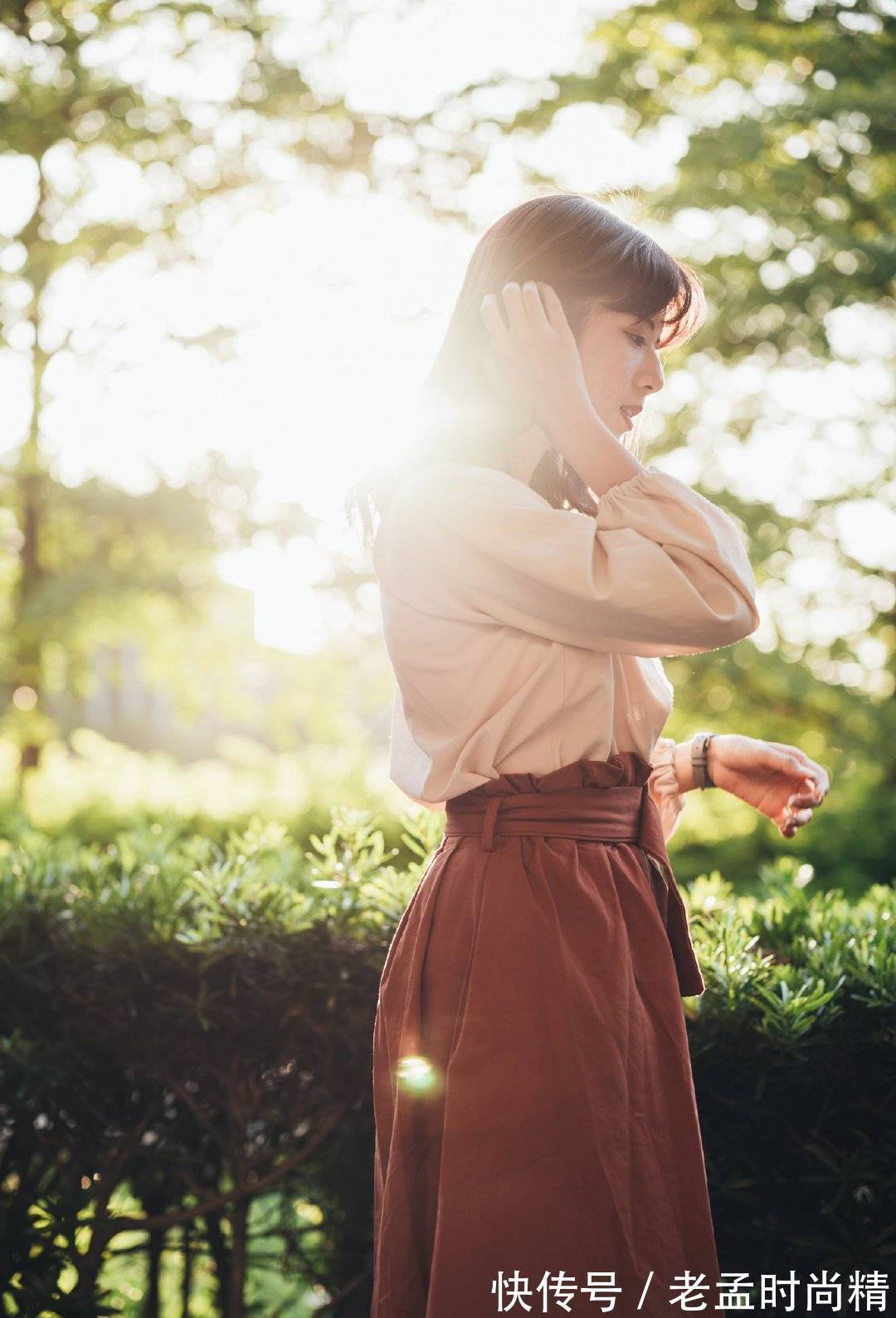 半身裙 雪纺衫设计更加优雅,下搭半身裙,展现出女性优雅文艺的气息