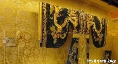 复杂,因此不能水洗,如果皇帝穿脏了怎么办?