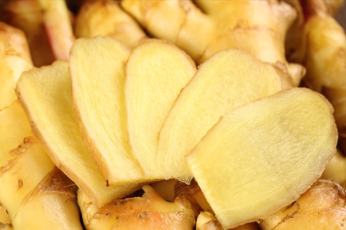 生姜吃不完,保存有难度,教你1个好方法,放半年都新鲜饱满