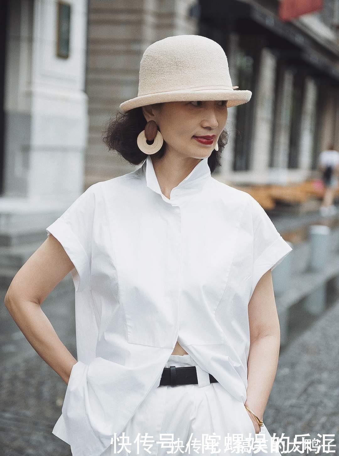 半身裙|年近六十却美得优雅,这位中老年妈妈的“气质穿搭”,真值得学习