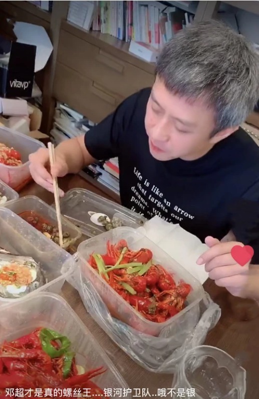 邓超赖在陈赫家一天一夜不走，看到他发的照片，网友换我也不走