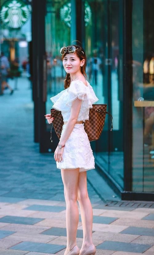 街拍：学习穿搭的意义，时尚不在于你要拥有多么多的衣服